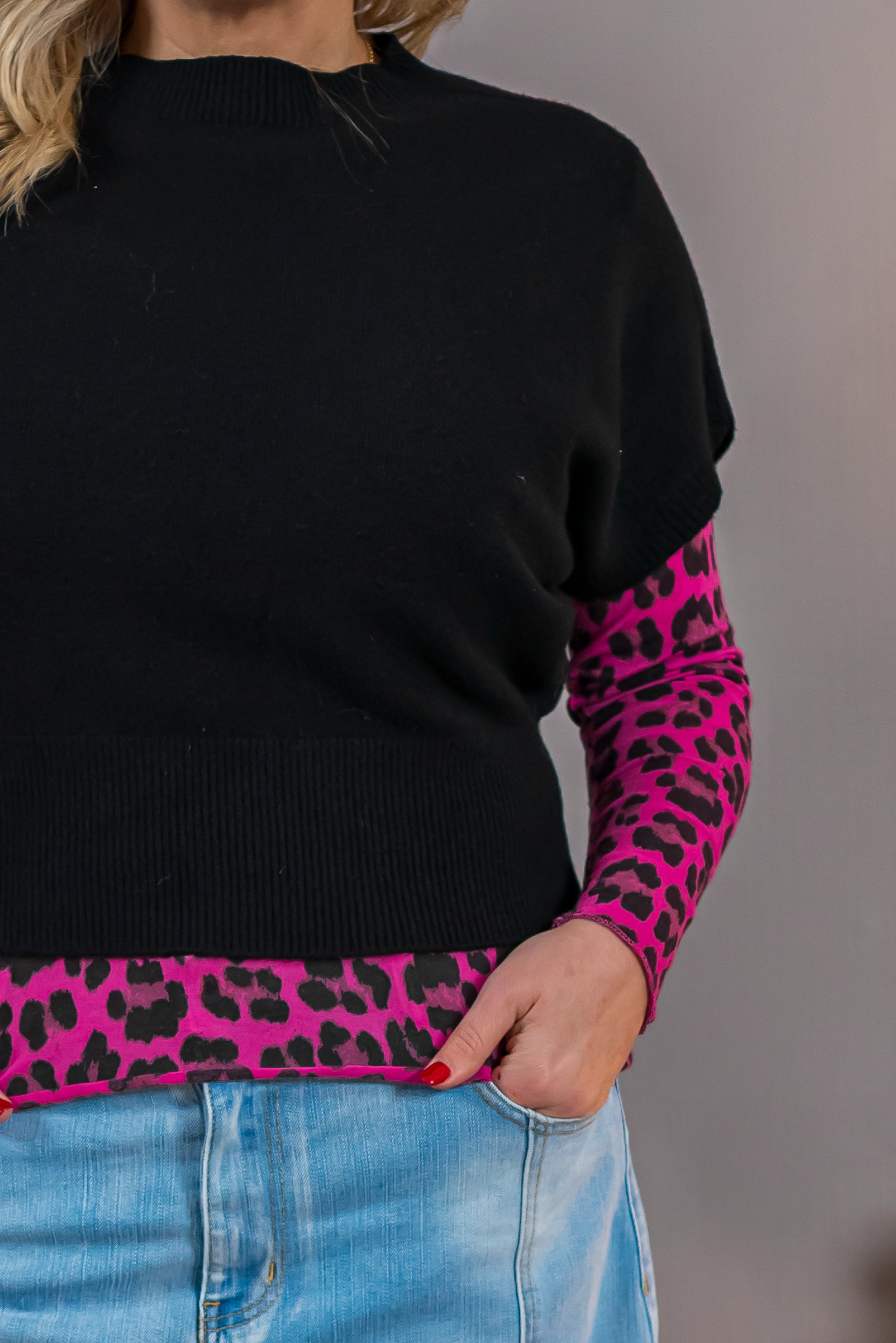 Kurzer Feinstrickpullover, schwarz