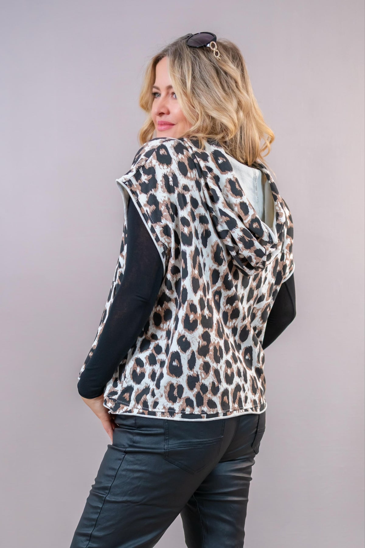 Kurzarm-Hoodie, Leo-Print