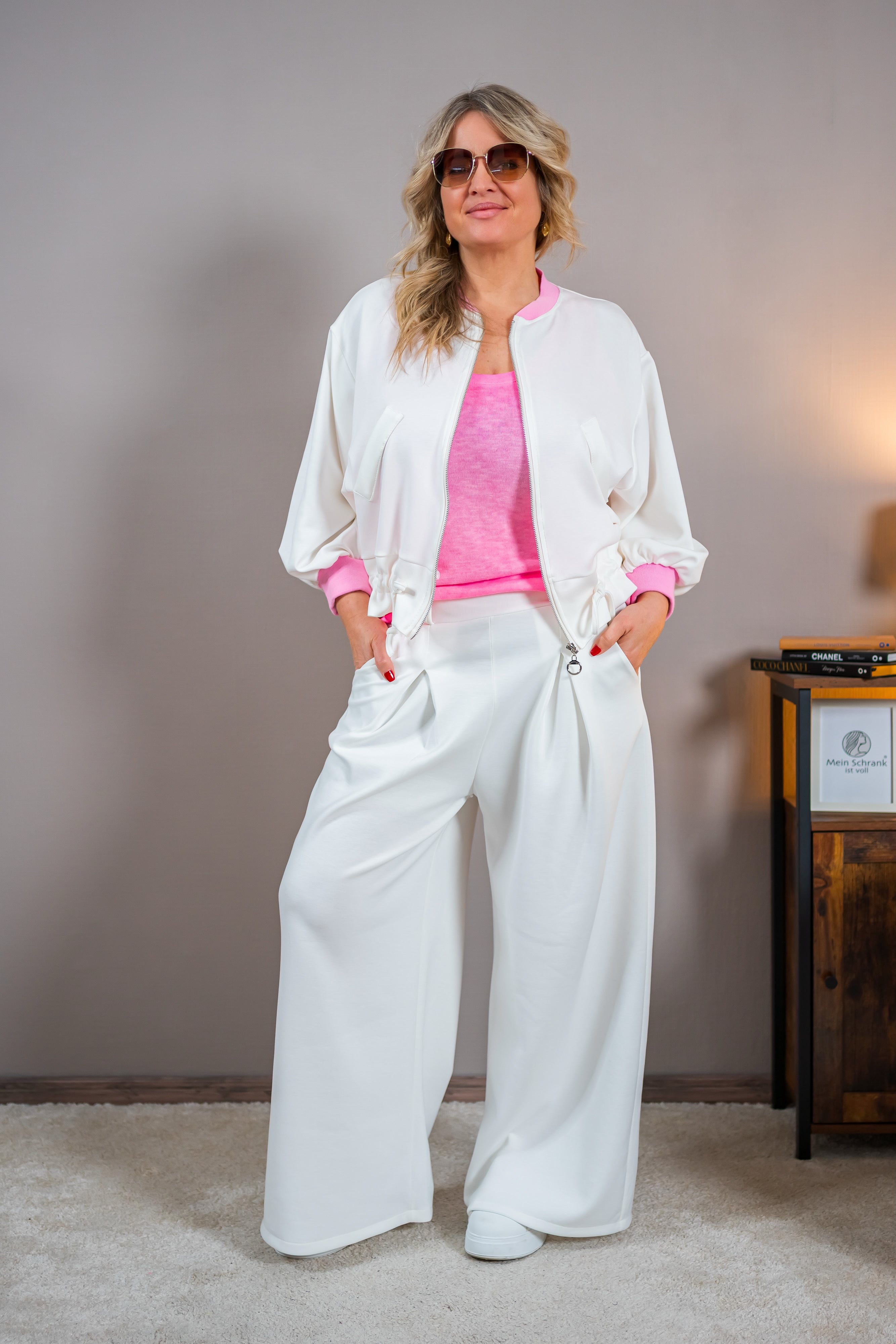 Sportliche Kurzjacke mit Kontrastbündchen, weiß/pink