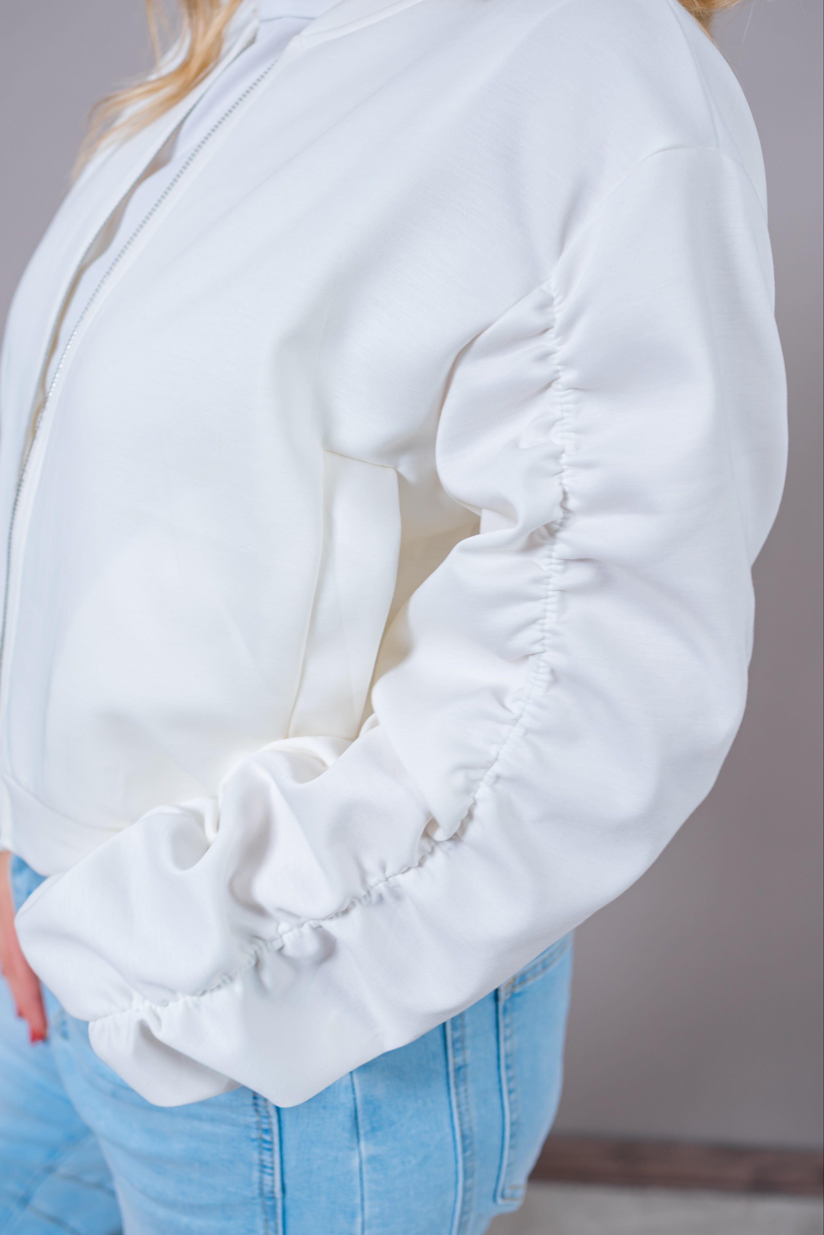 Sweat-Blousonjacke mit gerafften Ärmeln, off-white