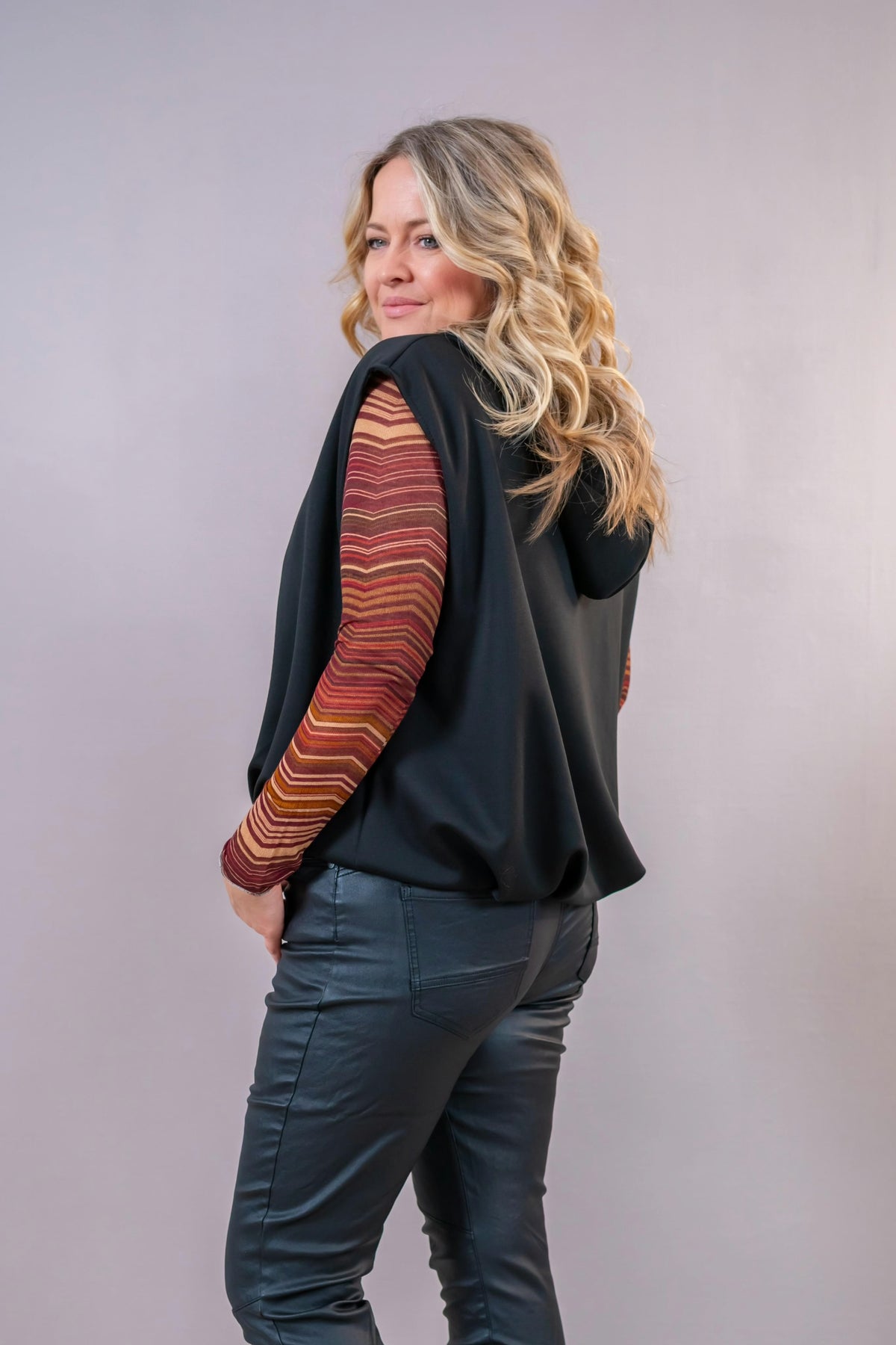 Lässige Kapuzenweste "Urban Style", schwarz