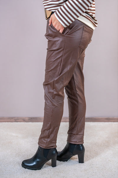Curvy Stretchhose Lederimitat, braun