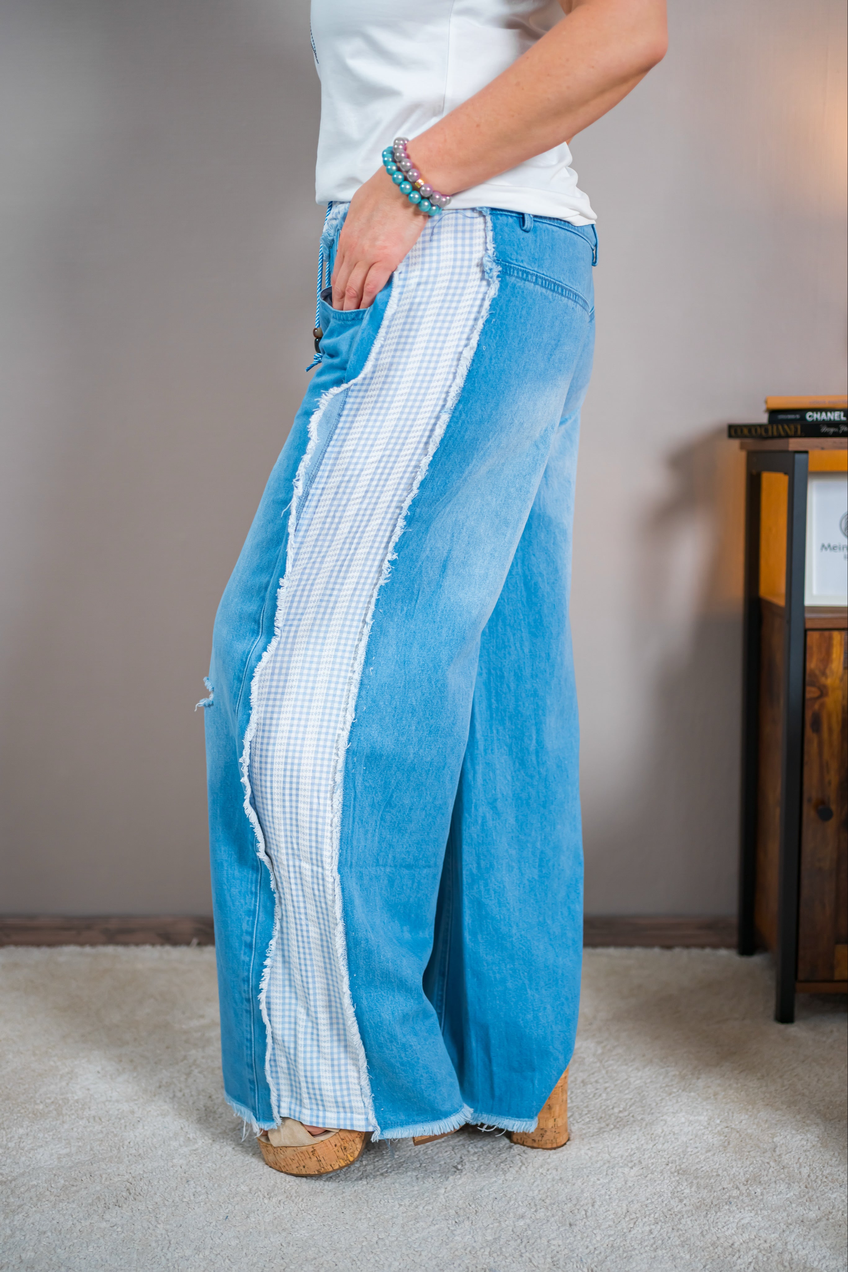 Jeans mit Fransen-Detail und Stoffeinsätzen