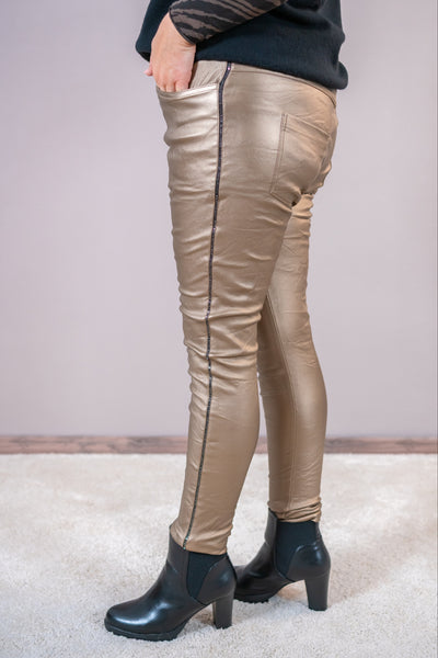 Stretchhose in Lederoptik, metallic-taupe