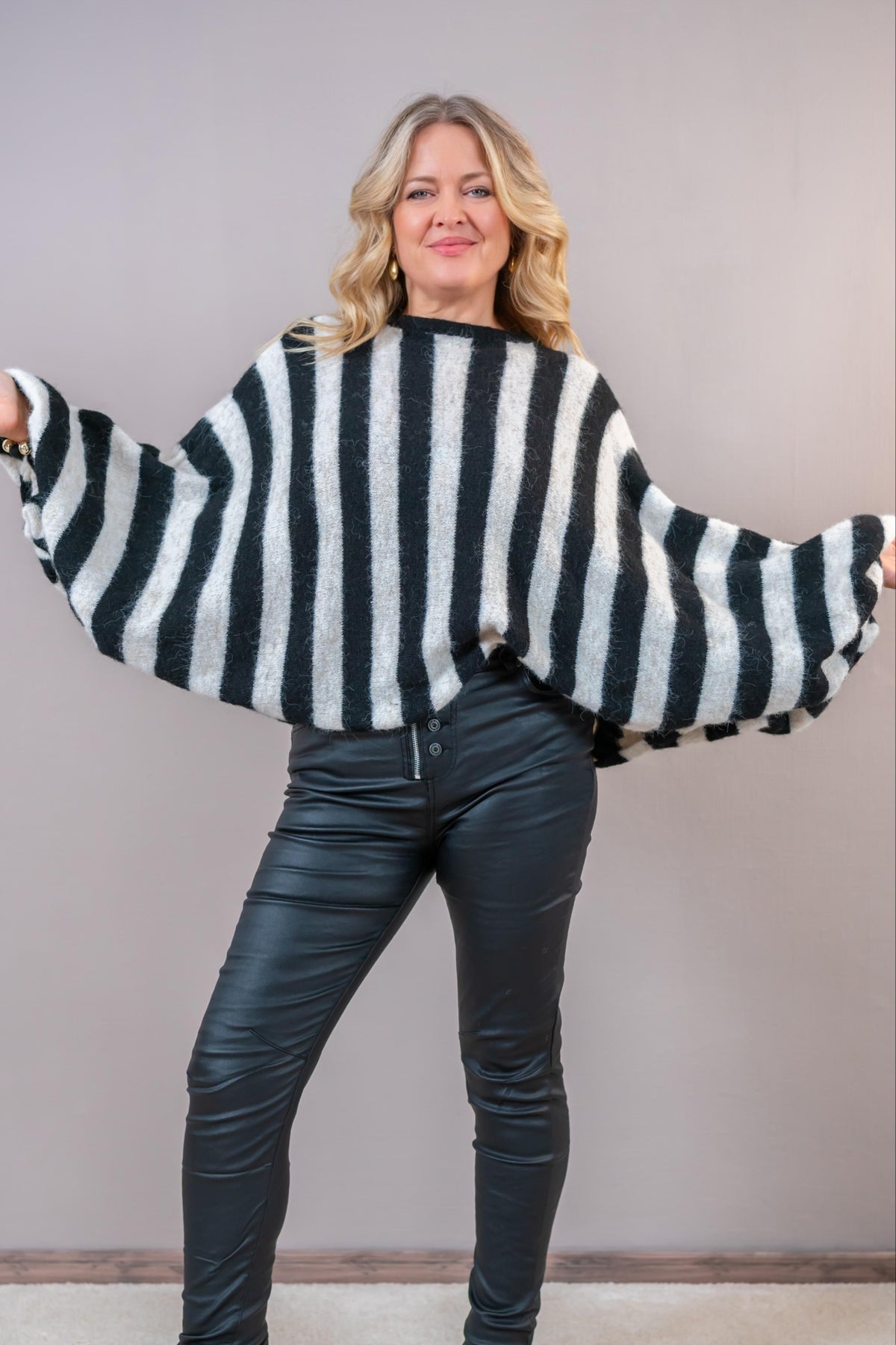 Oversize Strickpullover 'Bold Stripes', schwarz/creme