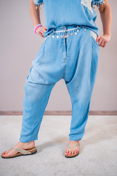 Haremshose-Baggy mit Spitze & Perlmutt-Details, hellblau