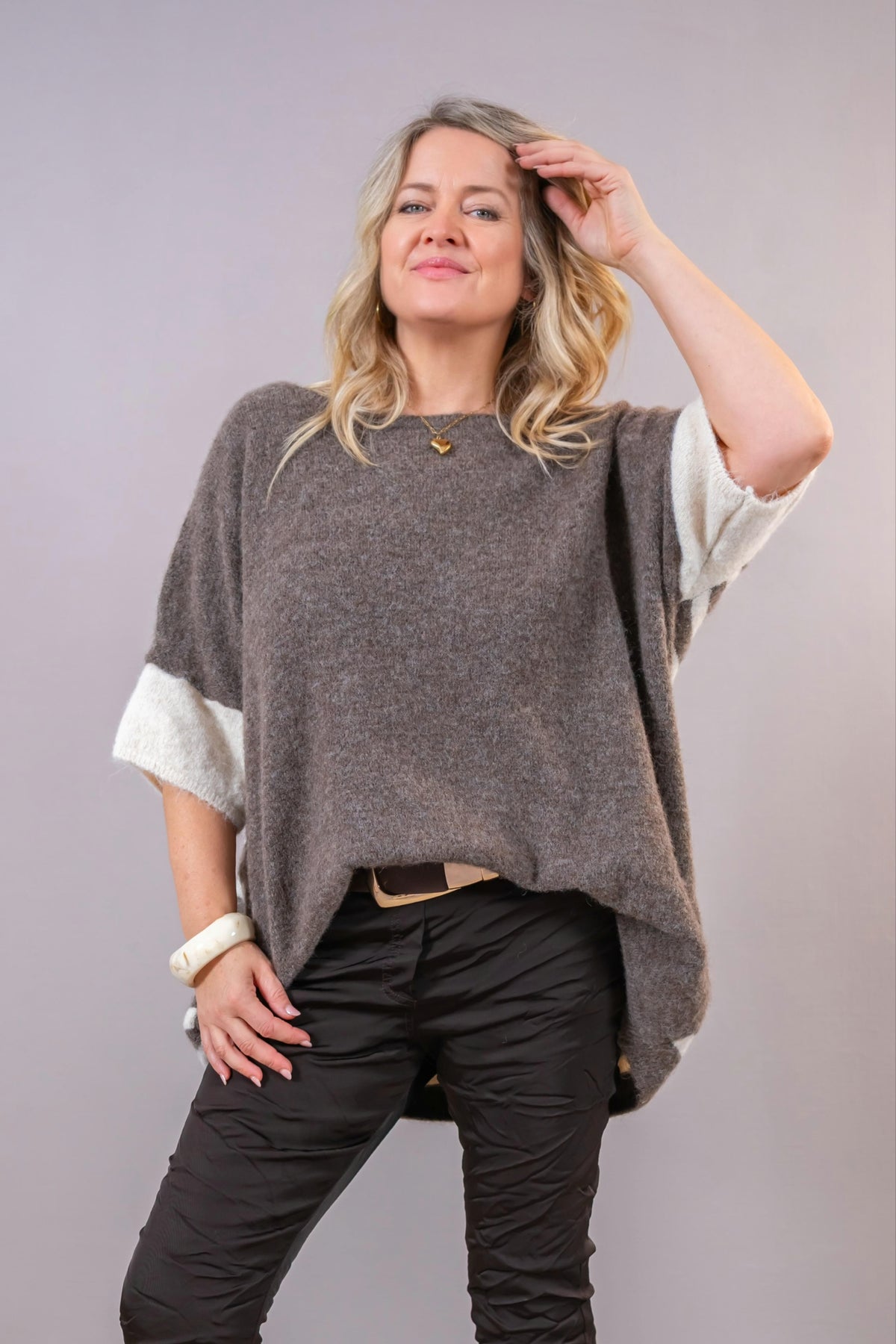 Oversize Strickpullover mit Streifen-Rückseite, taupe/creme