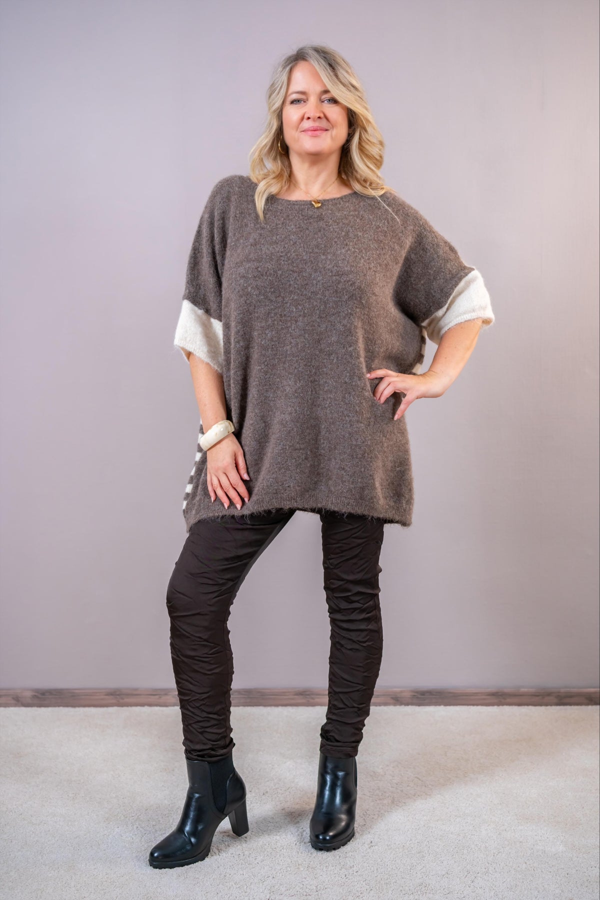 Oversize Strickpullover mit Streifen-Rückseite, taupe/creme