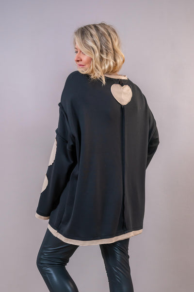 Oversize Sweatshirt mit Herz-Applikationen, schwarz/beige
