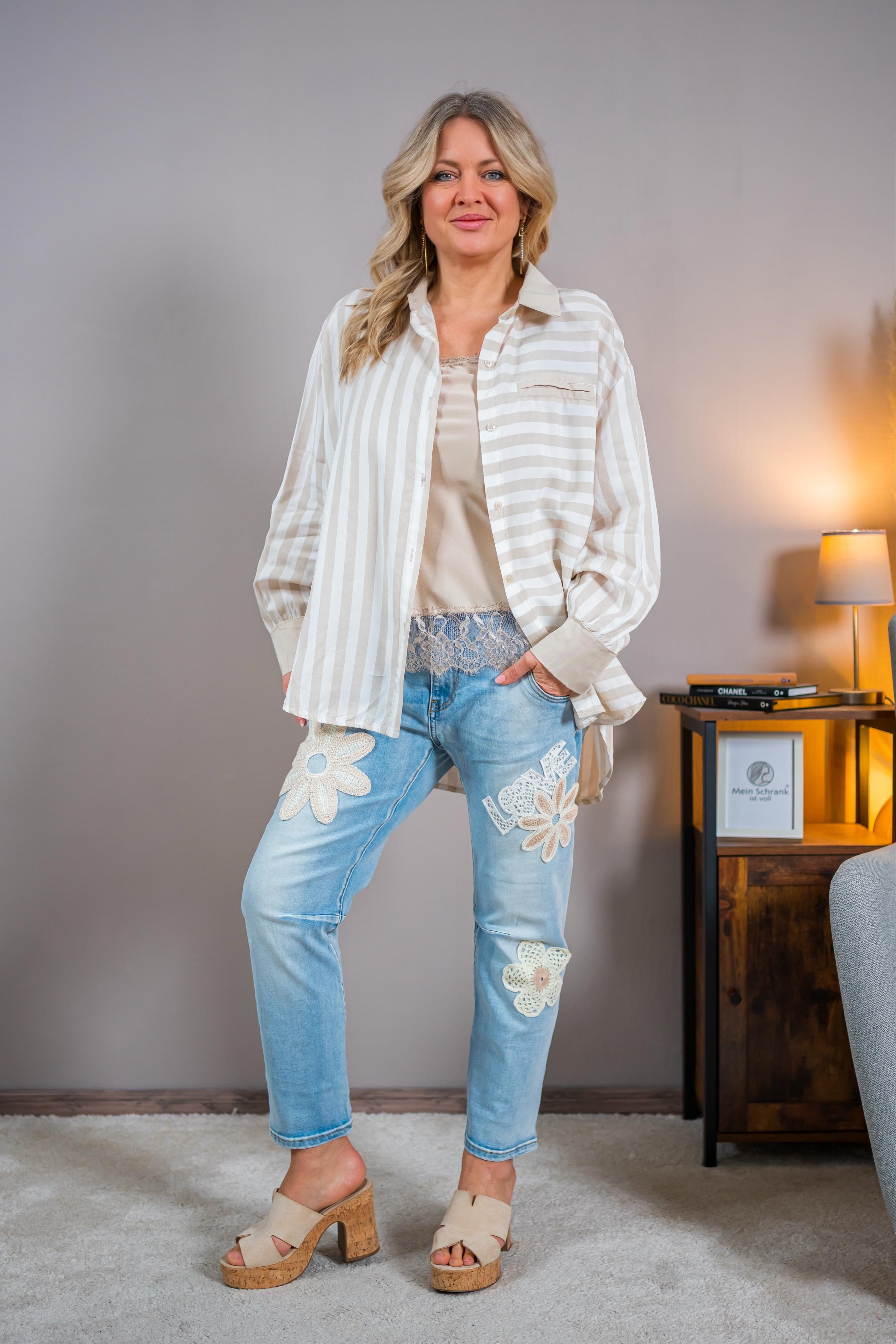 Gestreifte Bluse mit Hemdkragen, creme/beige