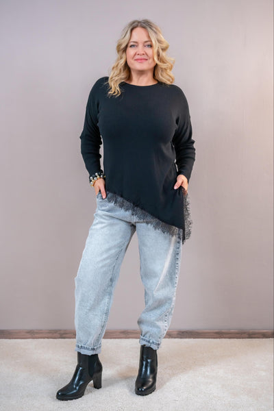 Asymmetrischer Feinstrickpullover mit Spitze, schwarz