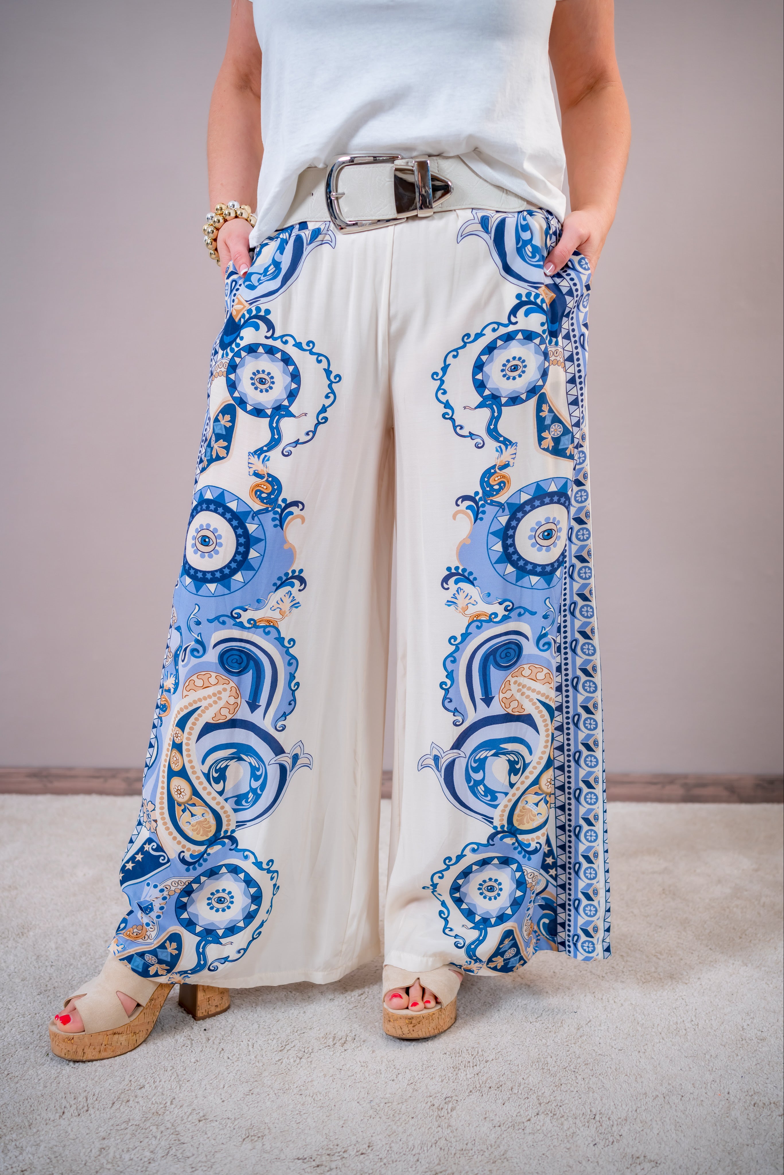 Weite Hose in Creme mit Muster