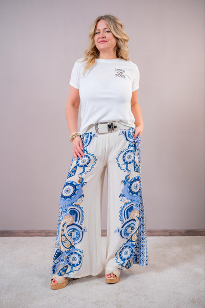 Weite Hose in Creme mit Muster