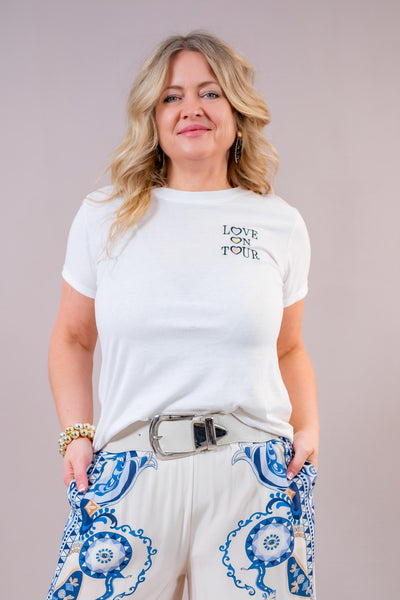 T-Shirt in Ecru mit Kontraststickerein