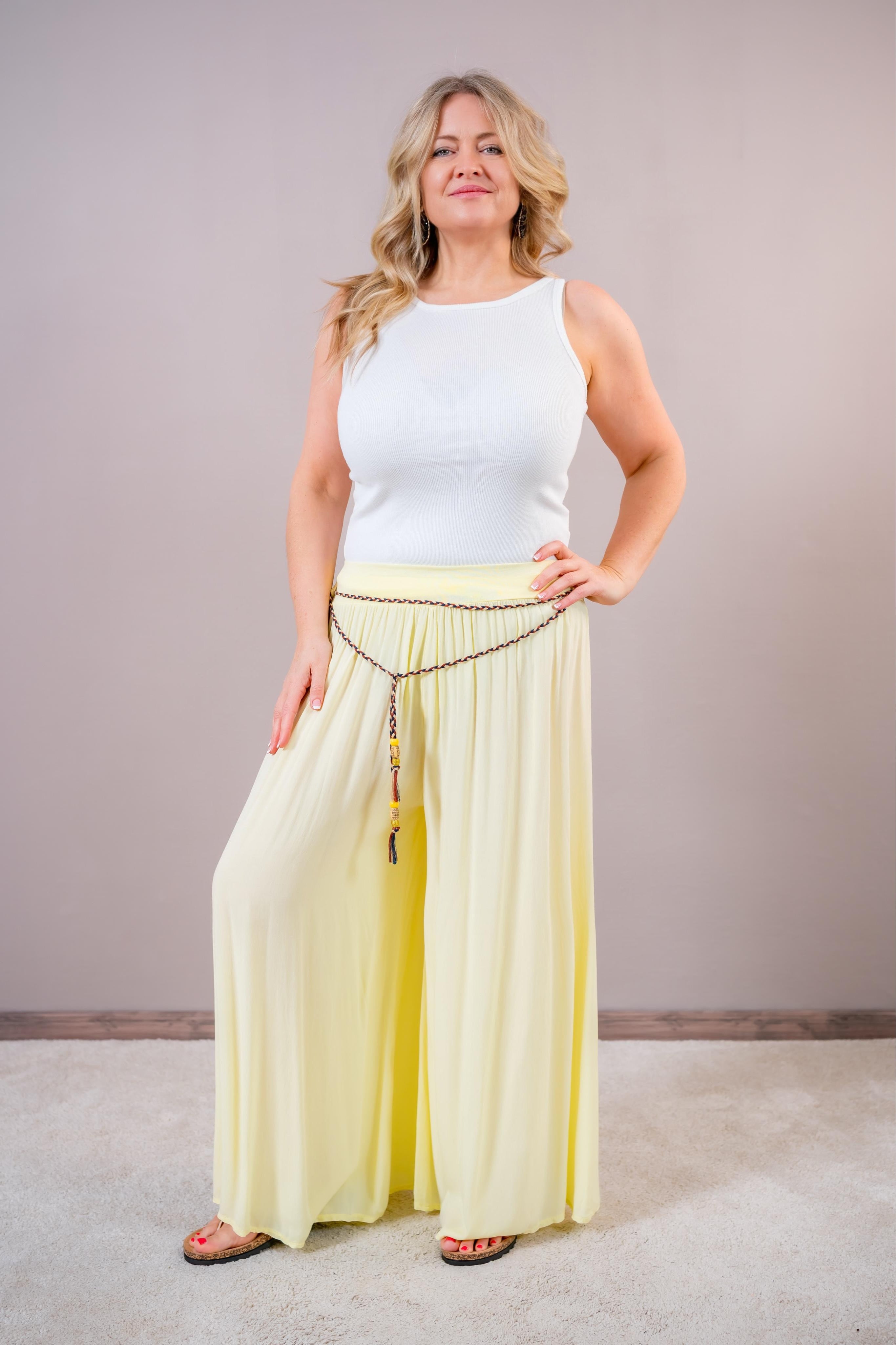 Leichte Stoffhose in Gelb
