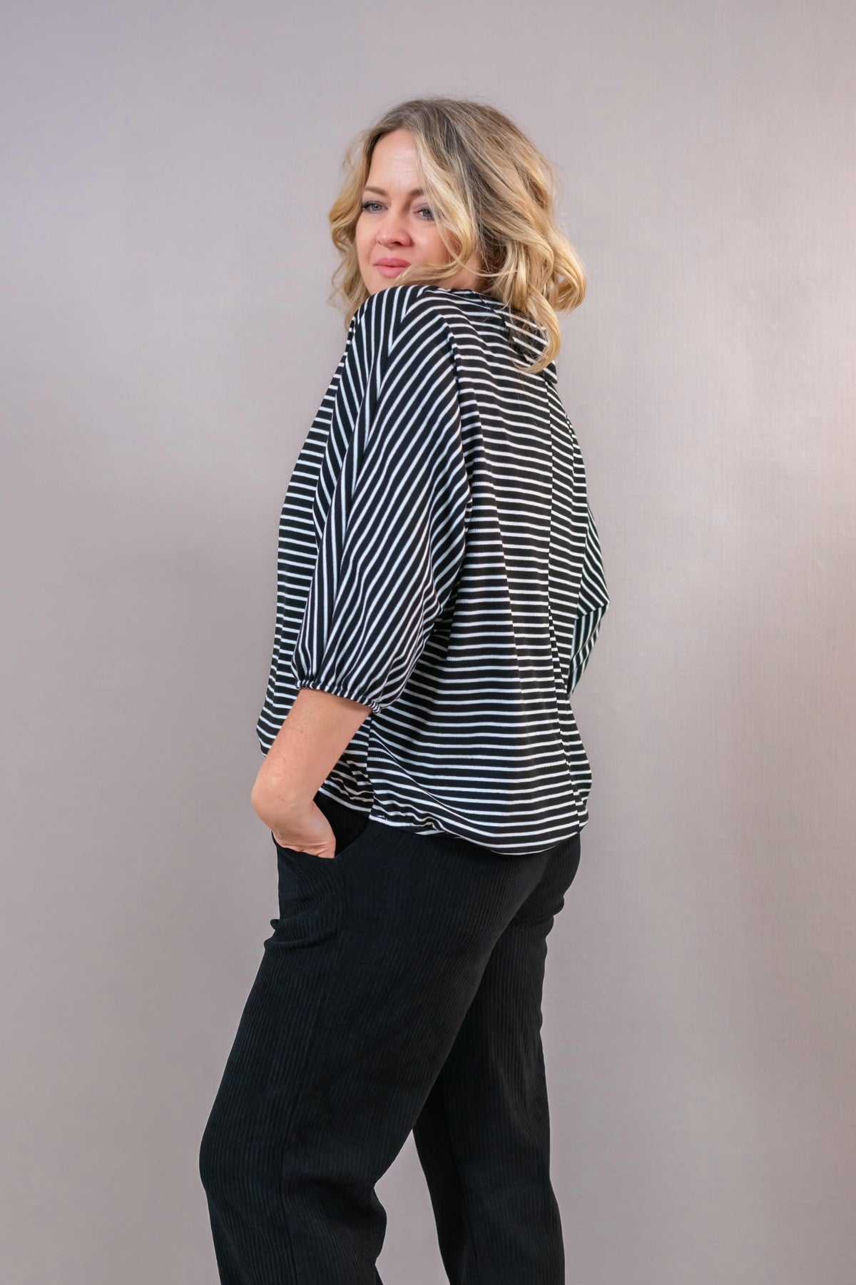 Oversize-Shirt in Cord-Optik, schwarz/weiß