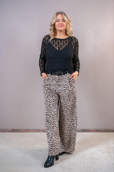 Weite Hose mit Leo-Muster, creme/schwarz