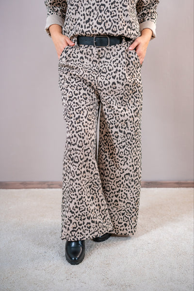 Weite Hose mit Leo-Muster, creme/schwarz