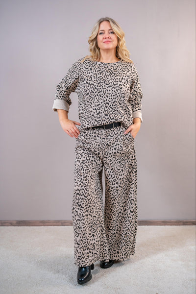 Weite Hose mit Leo-Muster, creme/schwarz