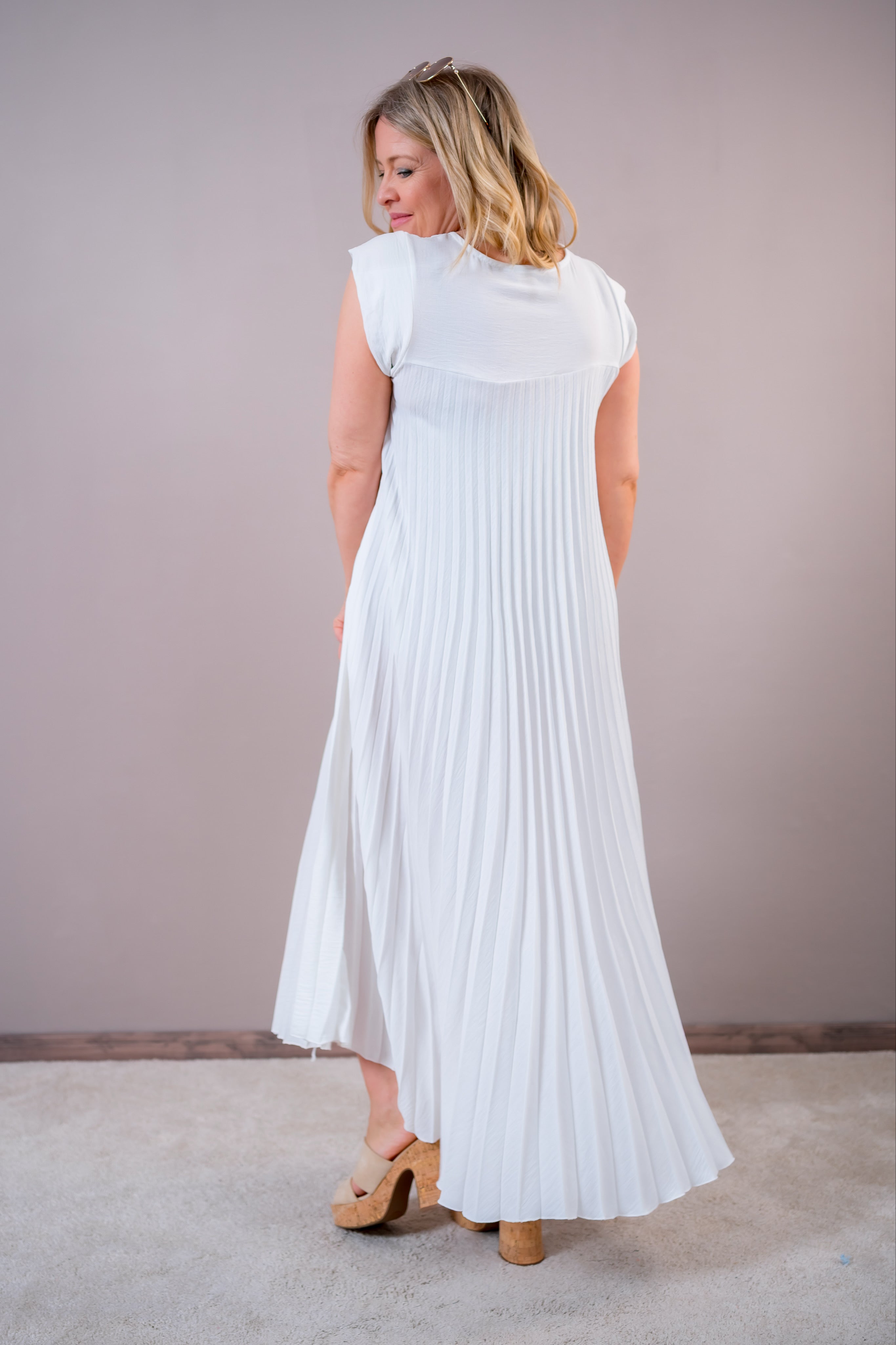 Leichtes Plisseekleid, off-white