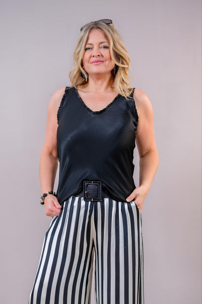 Elegantes Top mit Rüschen, schwarz