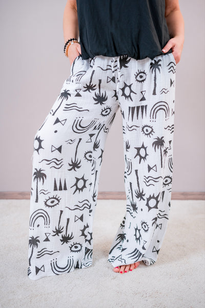 Musselin Hose mit Allover-Design, weiß/schwarz