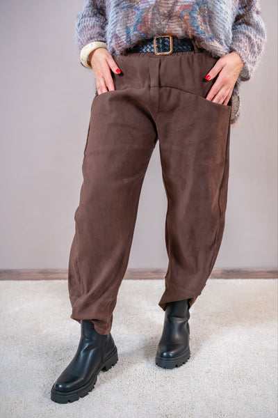 Hose in Wildleder-Optik mit Gürtel, schokobraun