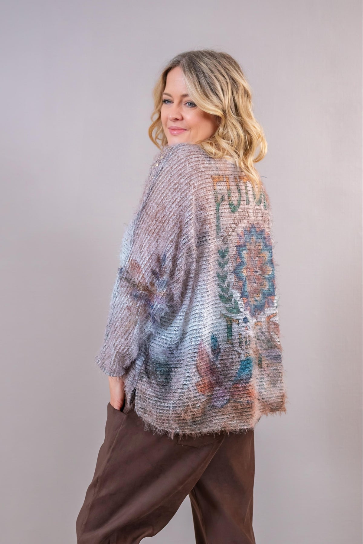 Oversize Strickpullover "Flower" mit Halstuch & Nieten, grau