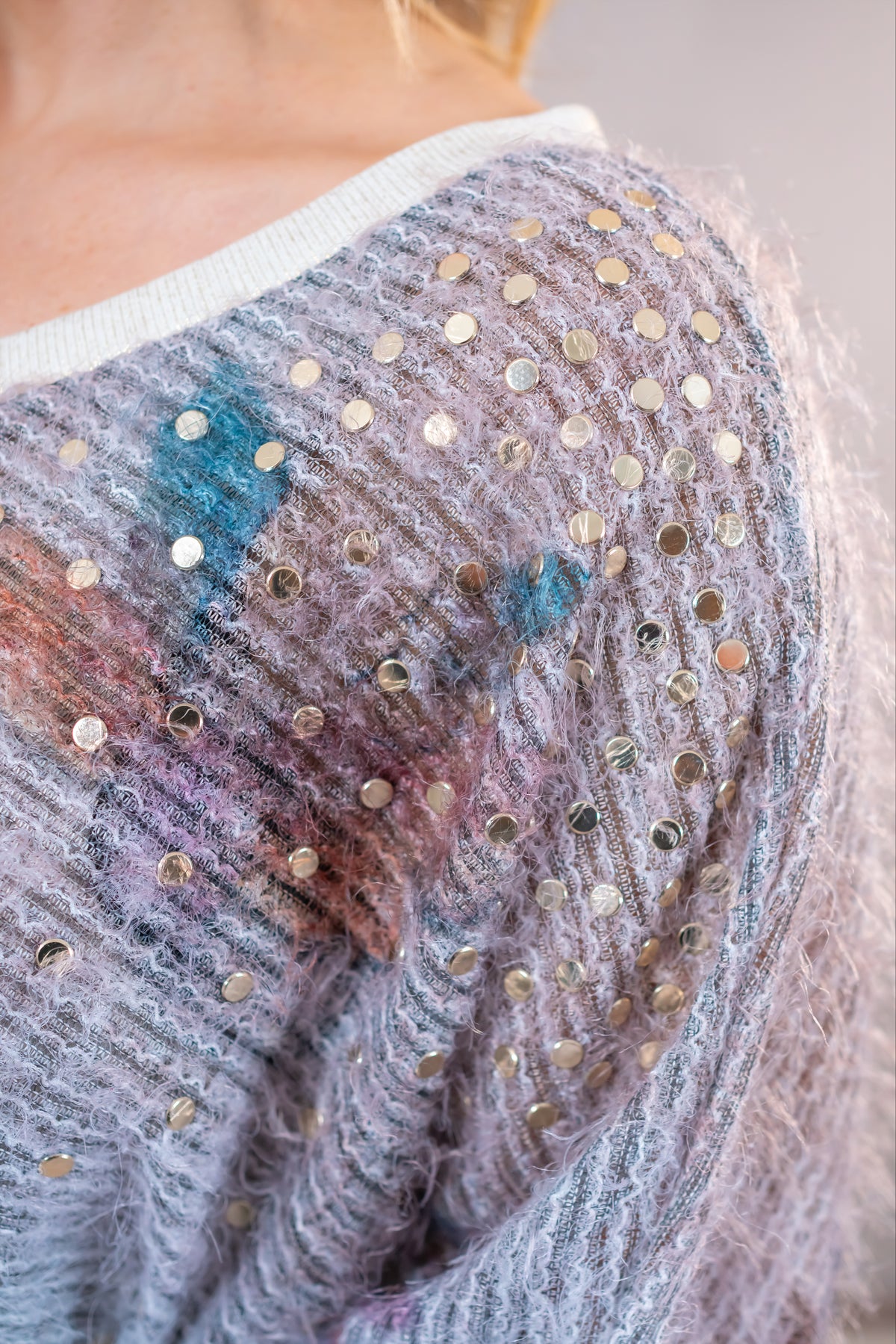 Oversize Strickpullover "Flower" mit Halstuch & Nieten, grau