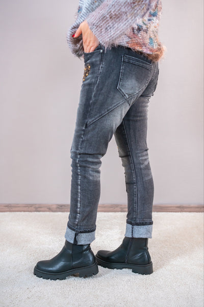 Jeans mit Pailletten-Herz & Samt-Patches, grau