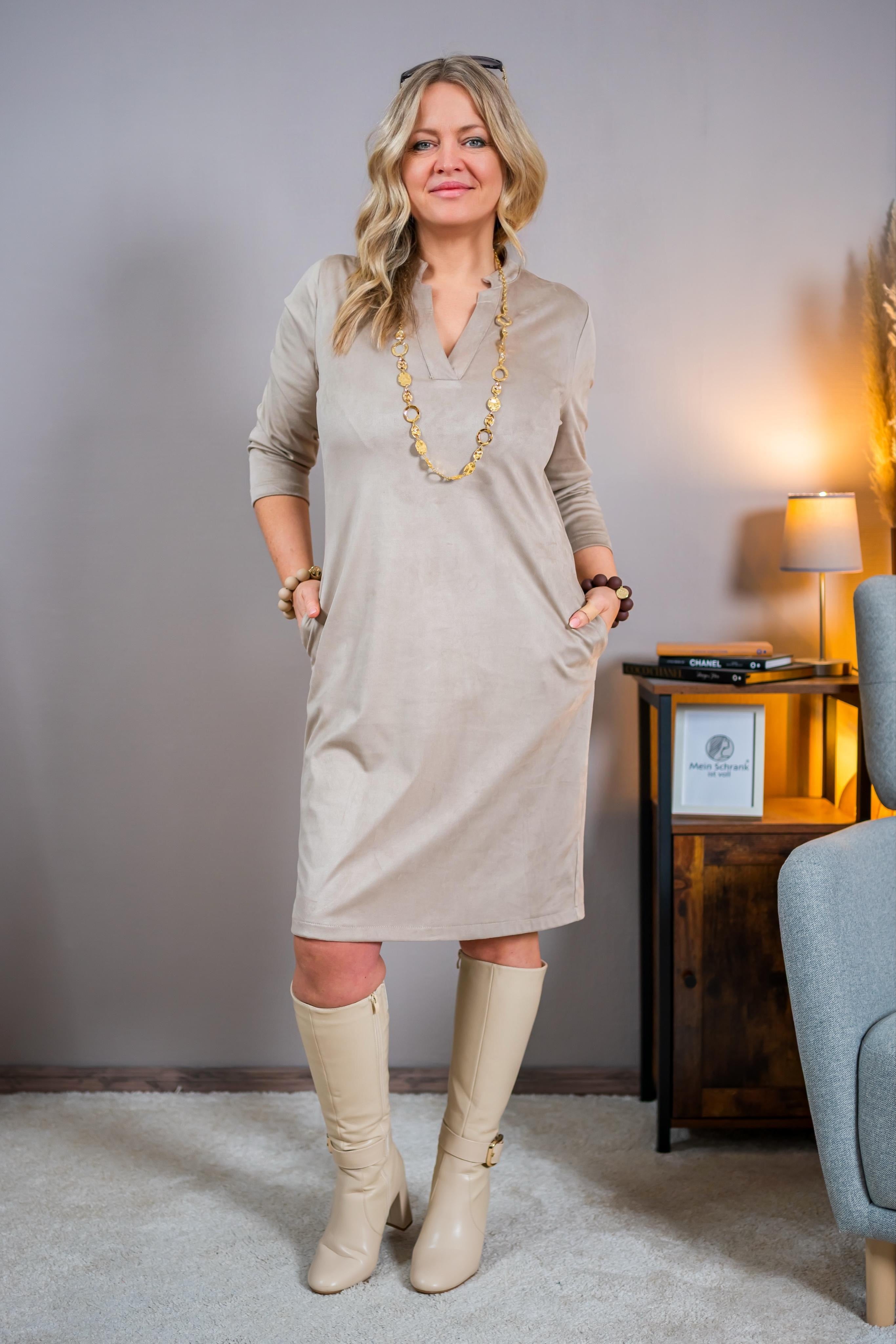 Kleid in Velourslederoptik, beige