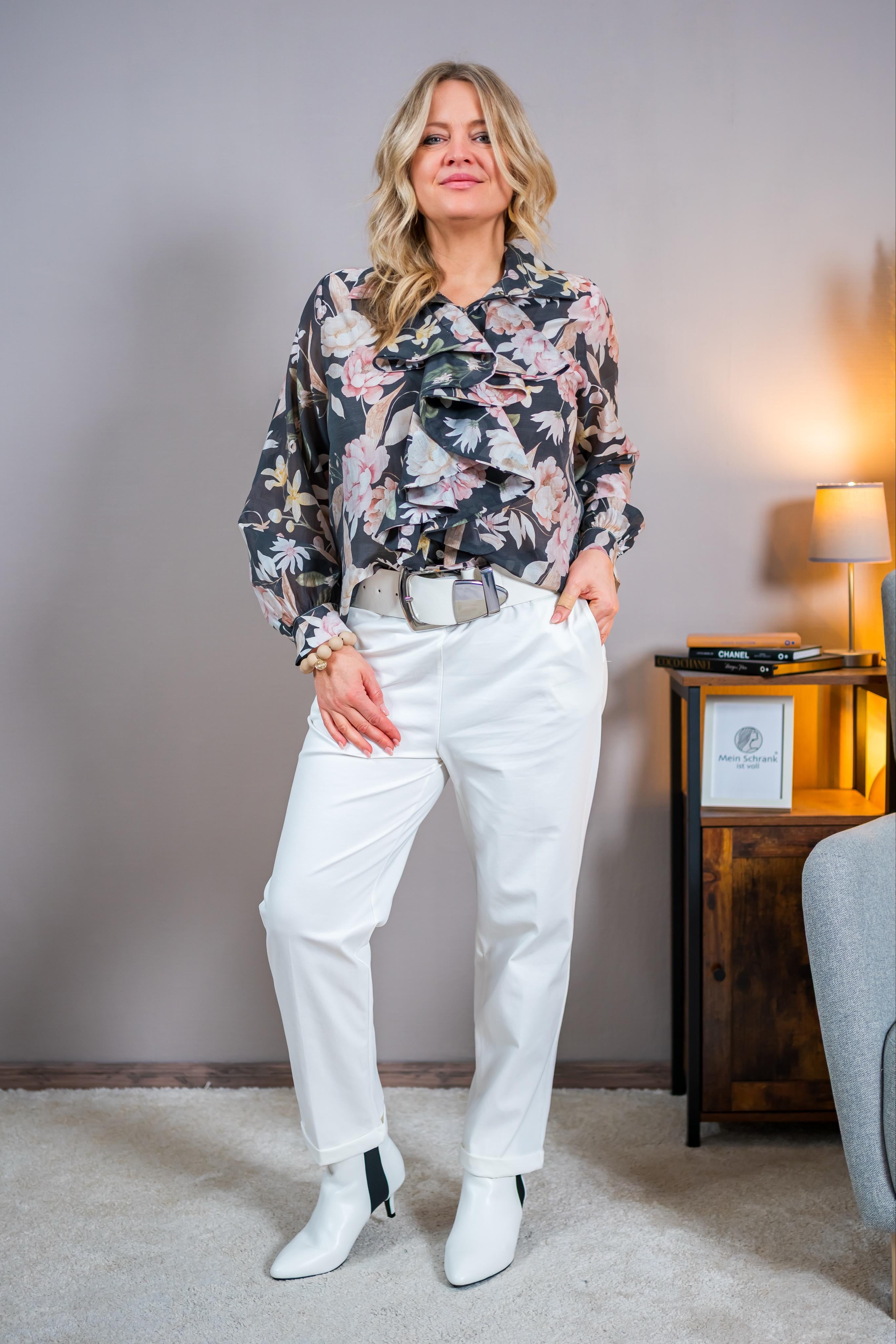 Leichte Bluse mit Volants und floralem Muster