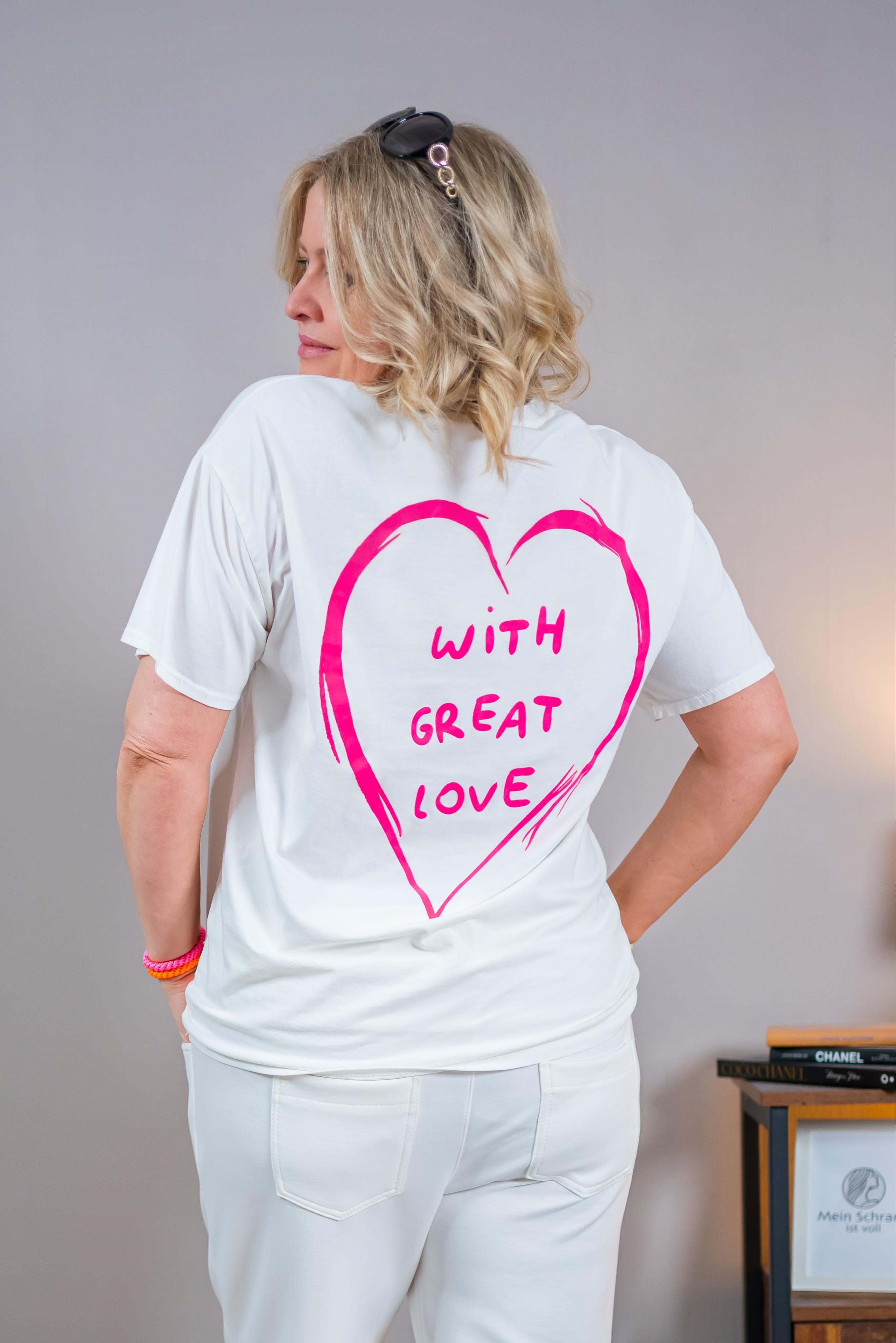 T-Shirt in Weiß/Pink