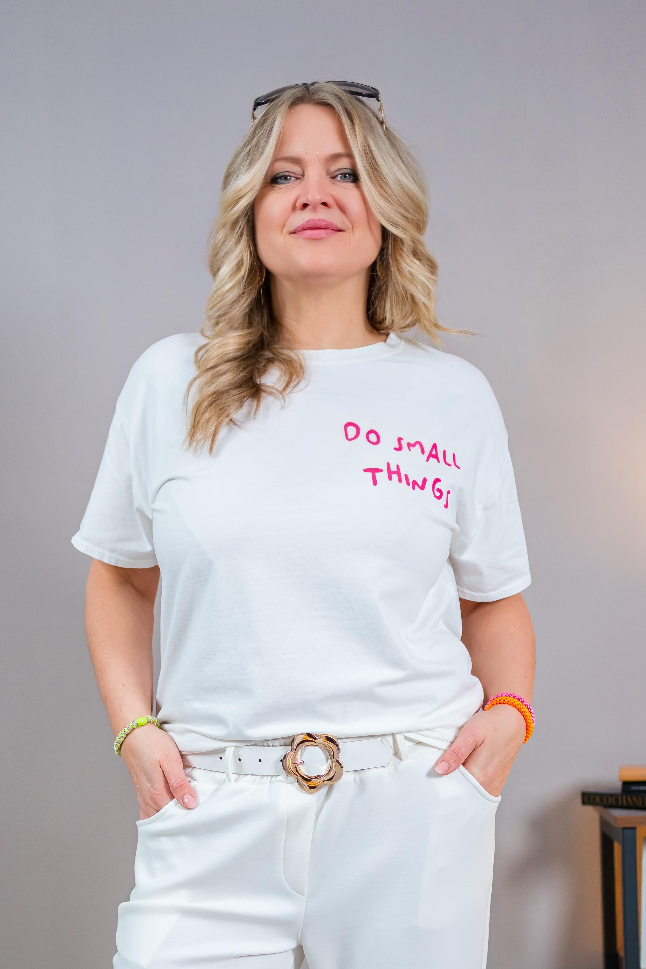 T-Shirt in Weiß/Pink