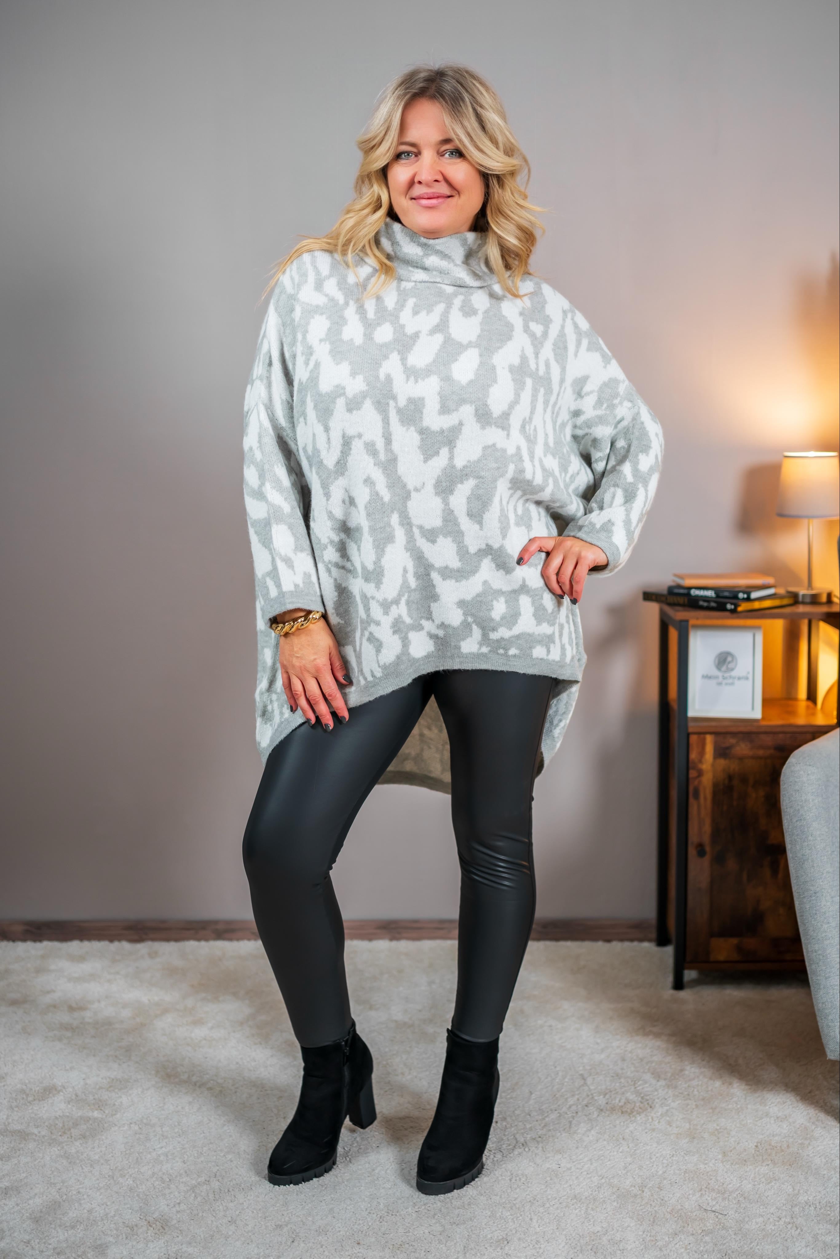 Oversize Strickpullover mit Stehkragen