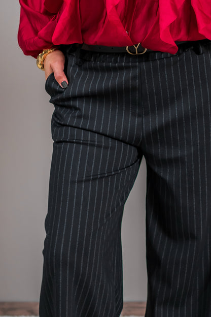 Hose mit feinen Nadelstreifen, schwarz