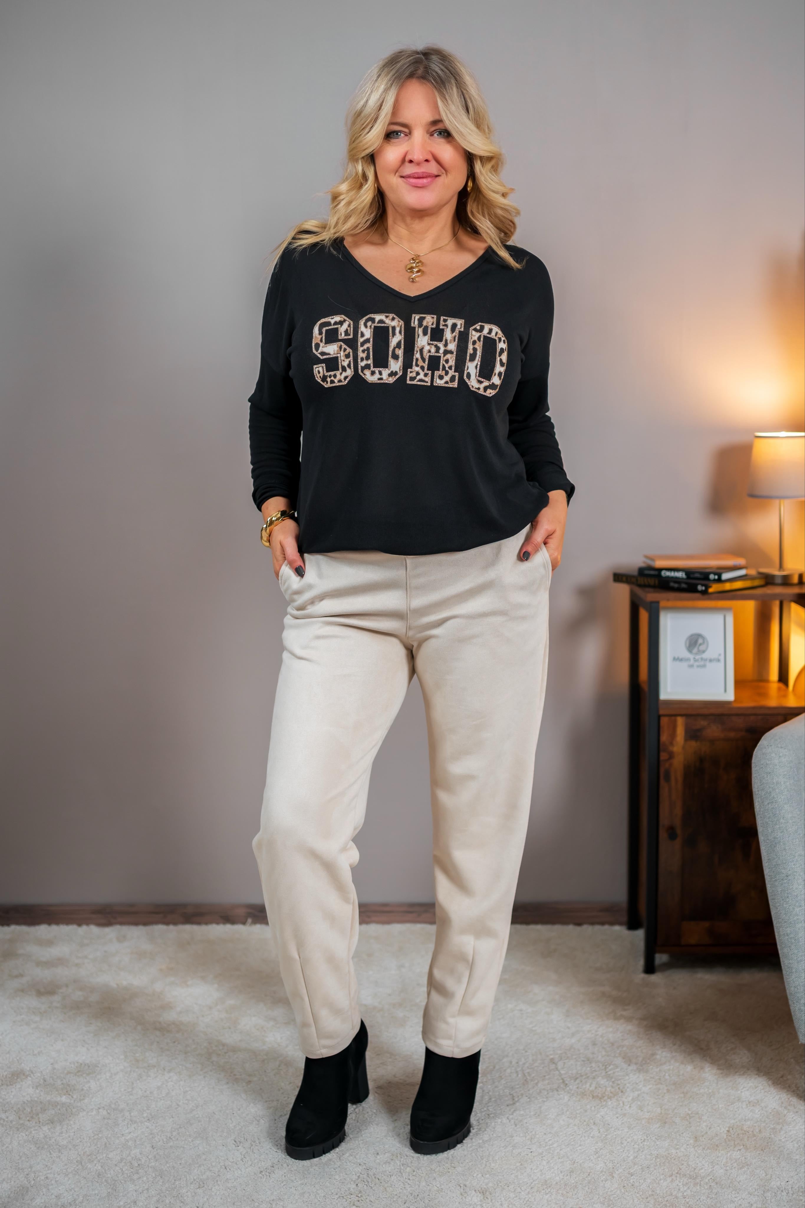 Hose in Velourslederoptik, hellbeige