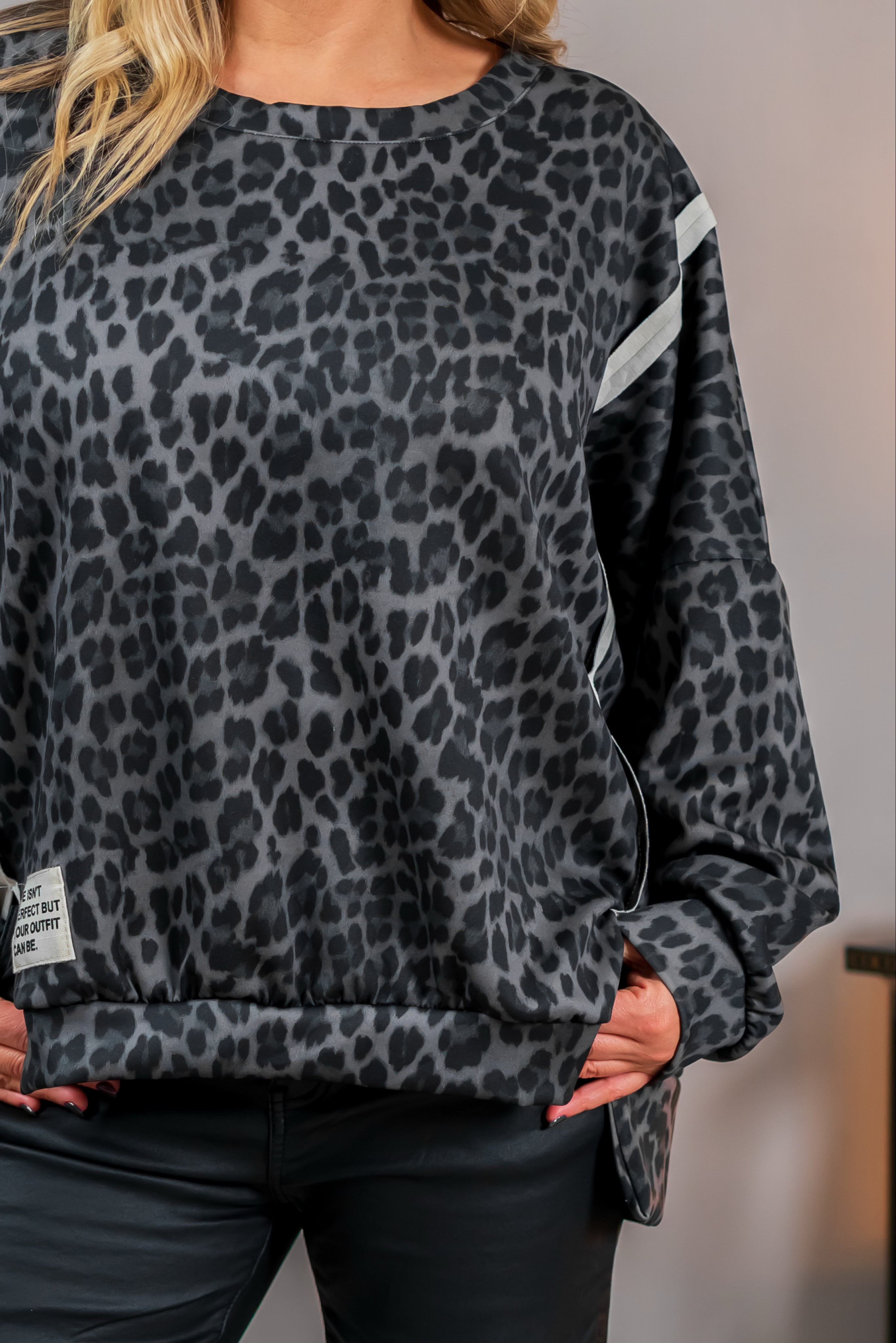 Sweatshirt mit Leo-Print, grau-schwarz