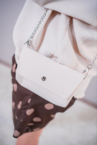 Leichtes Shirt mit passender Handtasche, beige