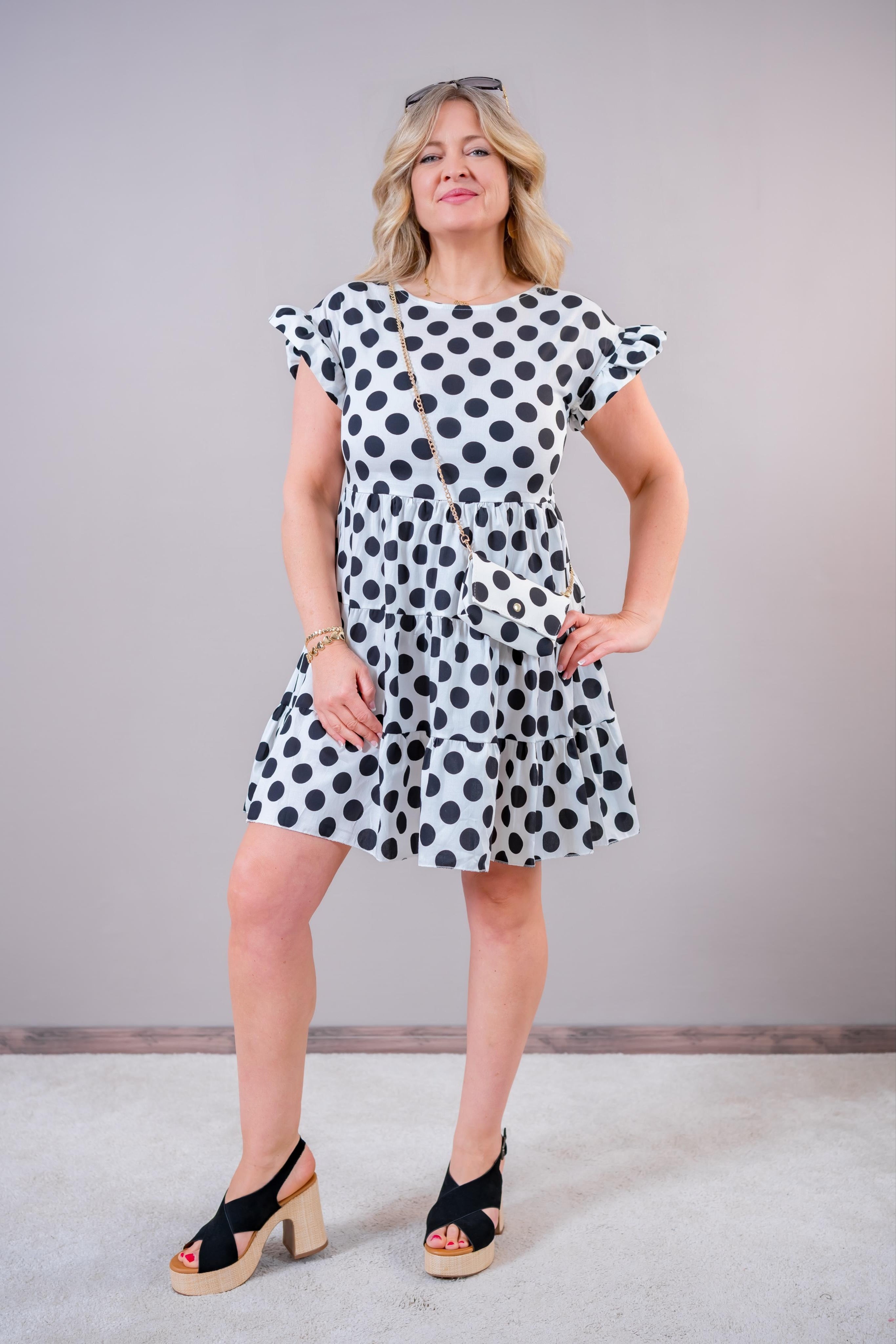 Gepunktetes Sommerkleid mit passender Handtasche, weiß/schwarz