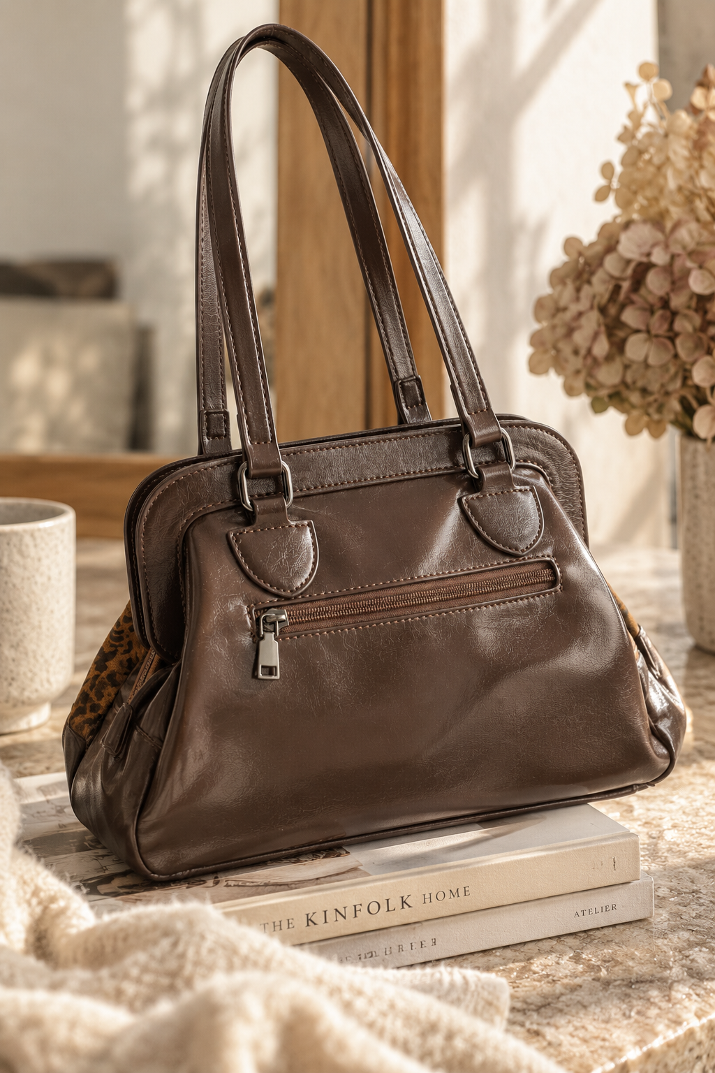 Vintage-Style Henkeltasche in Leo-Print & Kunstleder mit Teddy-Anhänger