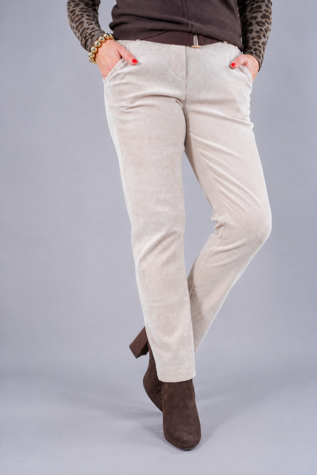 Jogger in Cord-Optik mit Gürtel, creme