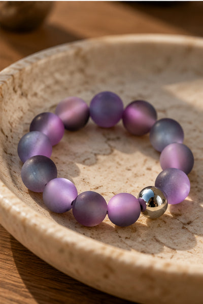 Perlenarmband mit schimmerndem Farbwechsel, grau/rosa/flieder