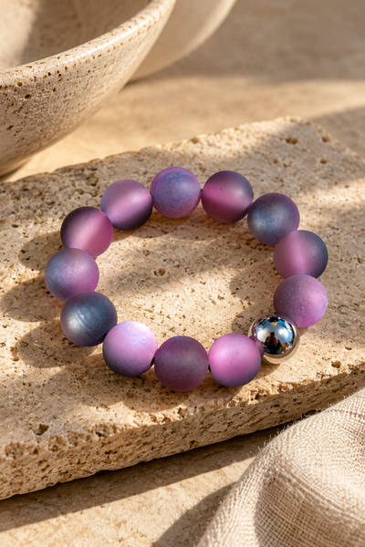 Perlenarmband mit schimmerndem Farbwechsel, grau/rosa/flieder
