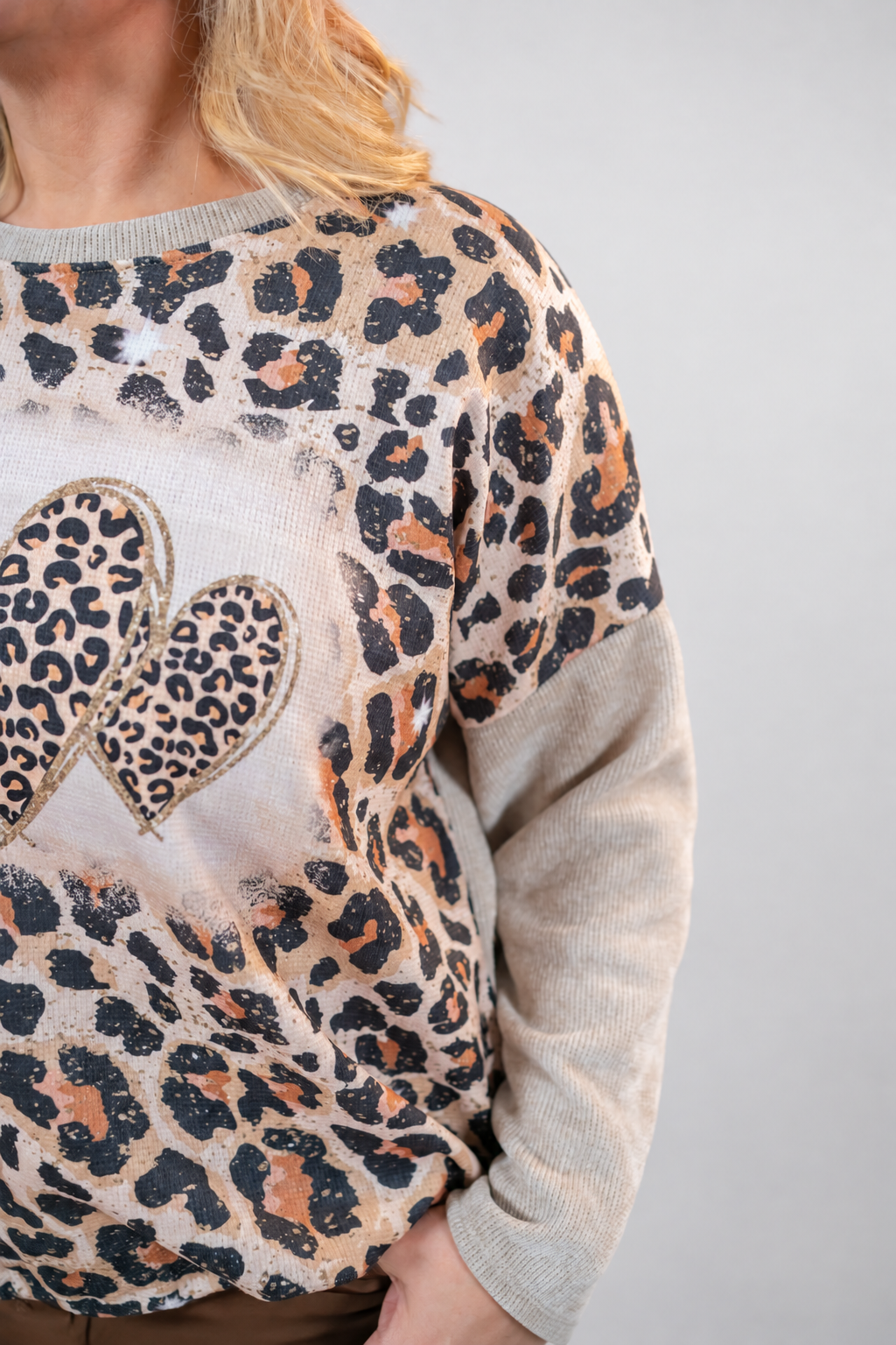Sweatshirt "LEOLOVE", beige/leo