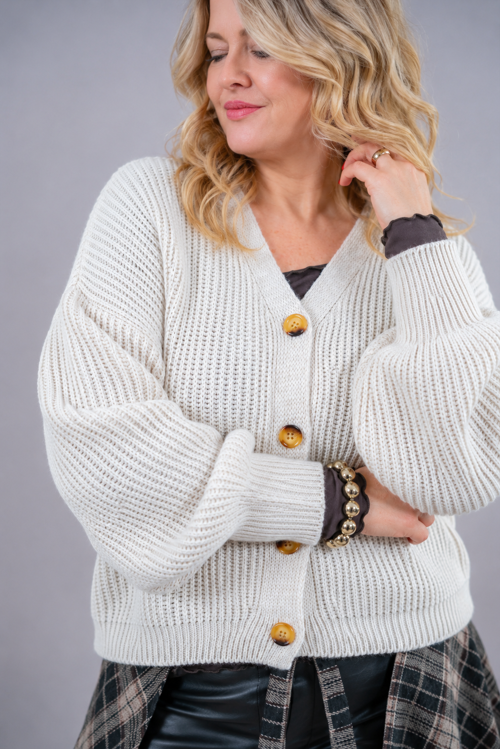 Strickjacke mit Knopfverschluss, creme