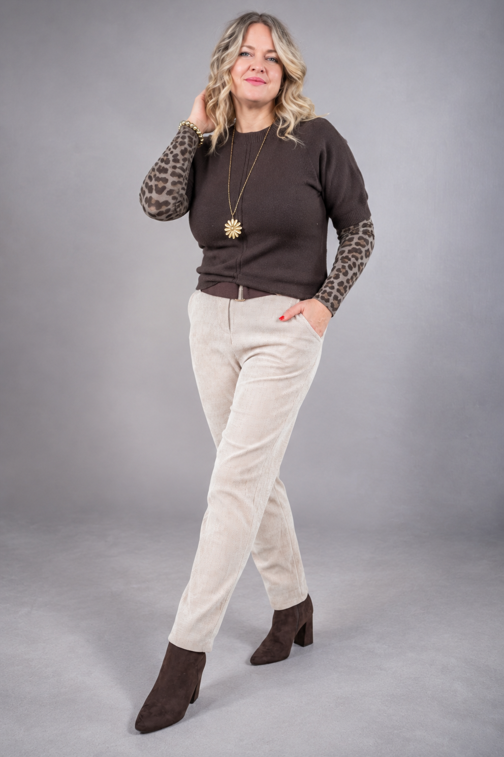 Jogger in Cord-Optik mit Gürtel, creme