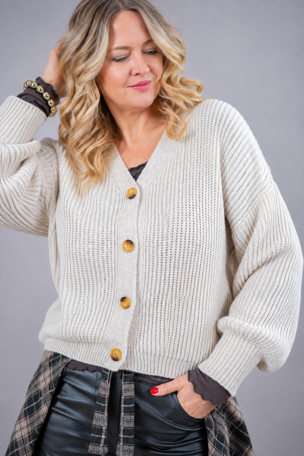 Strickjacke mit Knopfverschluss, creme