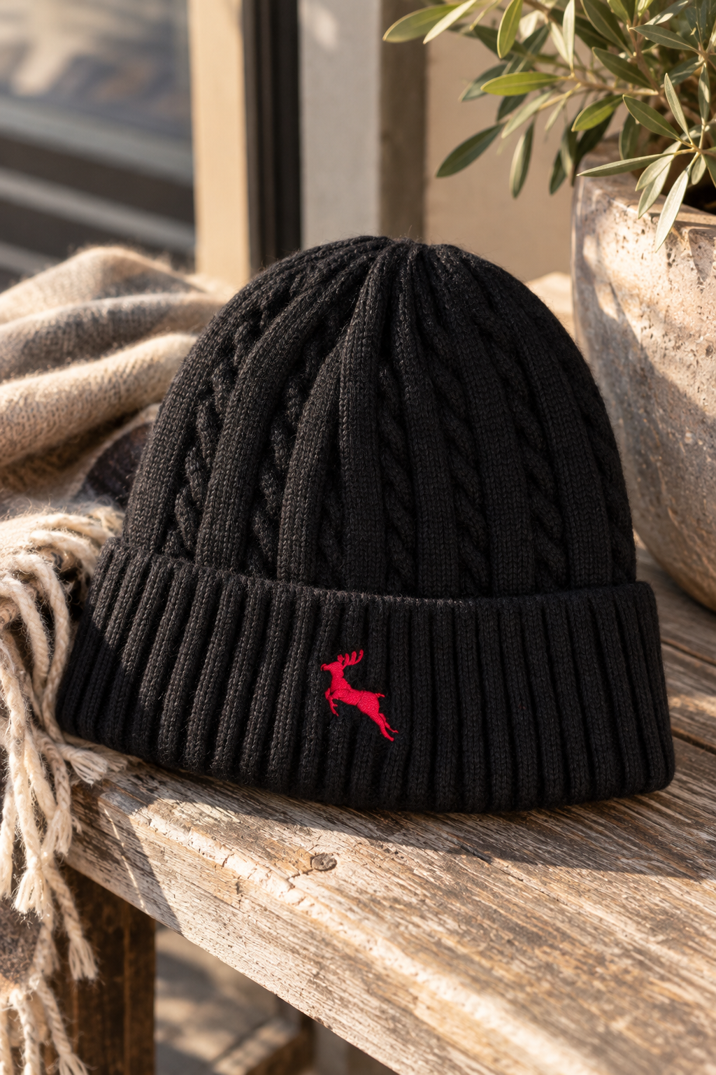 Strickmütze mit Zopfmuster, schwarz