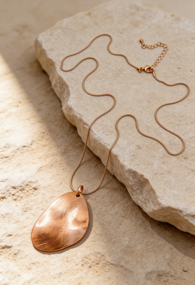 Elegante Halskette mit Blatt-Anhänger, roségold